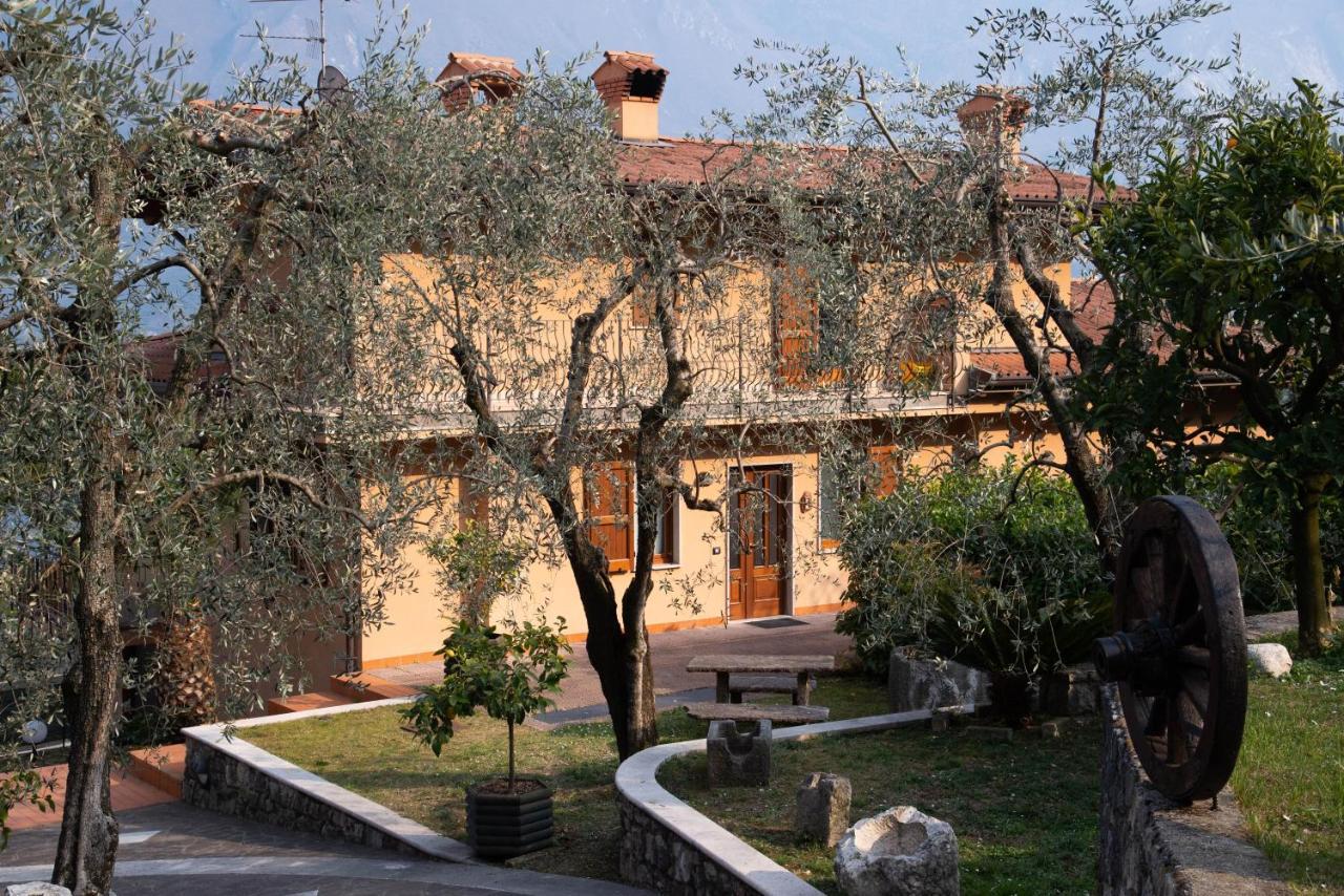 Guesthouse "Villa Tamas" Лимоне-суль-Гарда Экстерьер фото